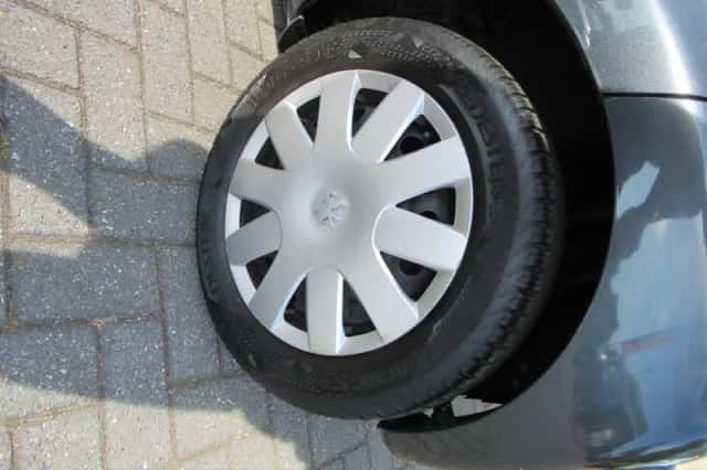 Peugeot 107 (2005) thumbnail 4