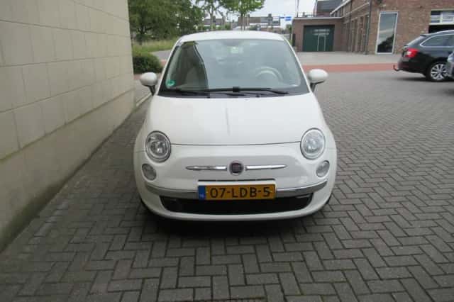 Fiat 500 (2010) thumbnail 2