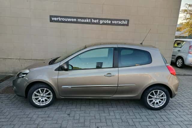 Renault Clio (2012) thumbnail 1