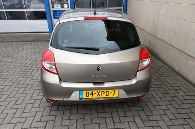 Renault Clio (2012) thumbnail 3