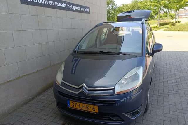 Citroën C4 (2008) thumbnail 2