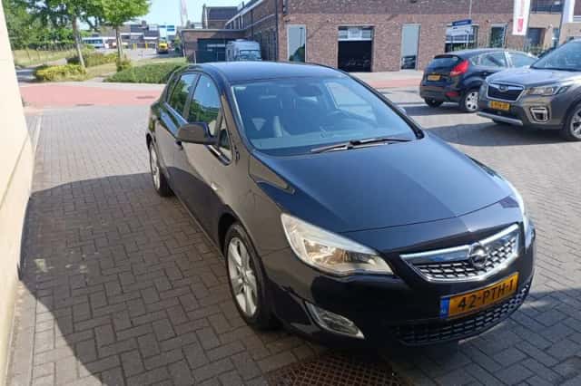 Opel Astra (2011) thumbnail 5