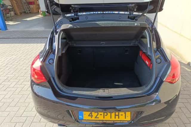 Opel Astra (2011) thumbnail 6