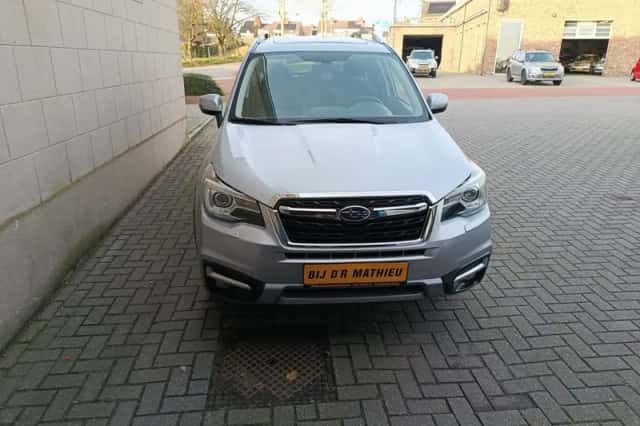 Subaru Forester (2016) thumbnail 3