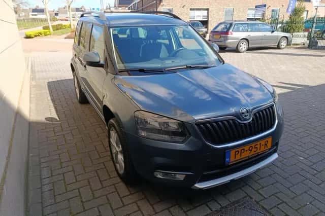 Škoda Yeti (2016) thumbnail 2