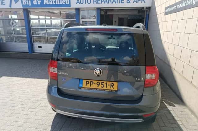 Škoda Yeti (2016) thumbnail 4