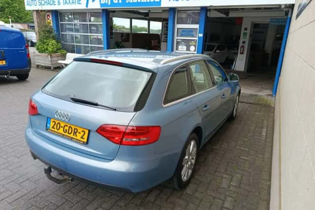 Audi A4 (2008) thumbnail 4