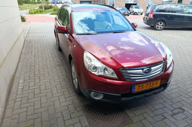 Subaru Legacy (2011) thumbnail 2