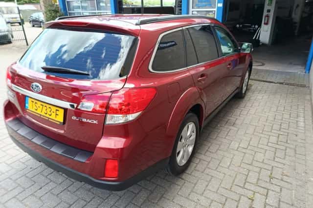 Subaru Legacy (2011) thumbnail 4