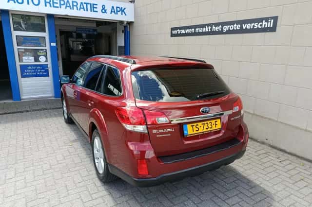 Subaru Legacy (2011) thumbnail 5