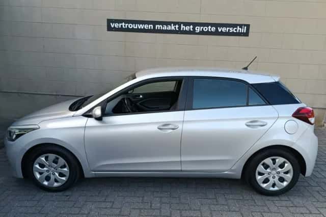 Hyundai i20 (2015) thumbnail 1