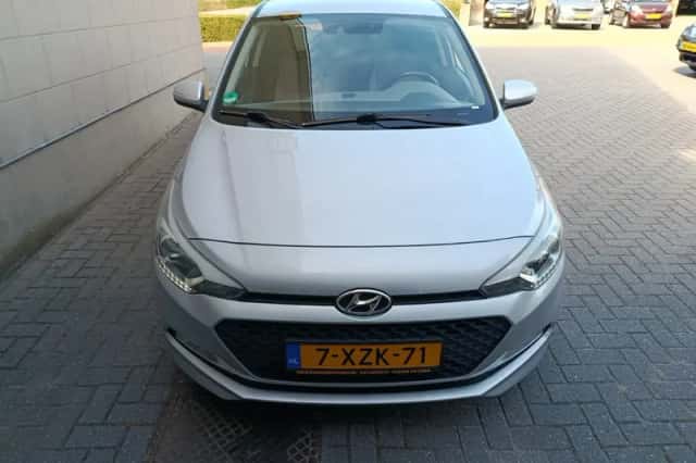 Hyundai i20 (2015) thumbnail 2