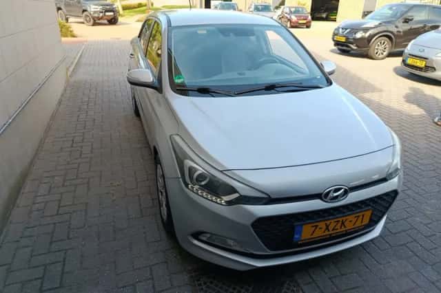 Hyundai i20 (2015) thumbnail 3
