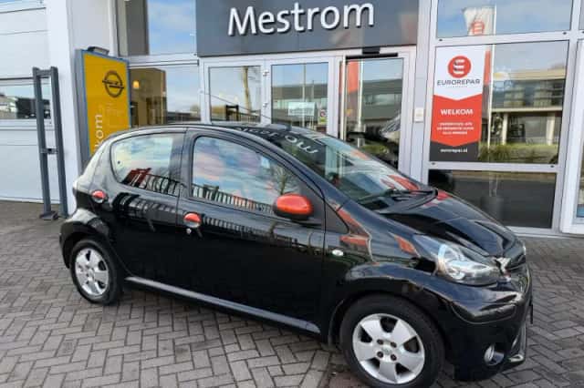 Toyota Aygo (2012) thumbnail 2