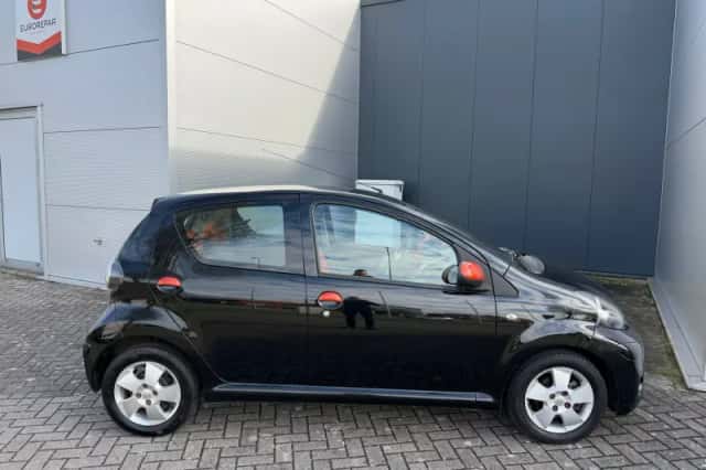 Toyota Aygo (2012) thumbnail 3