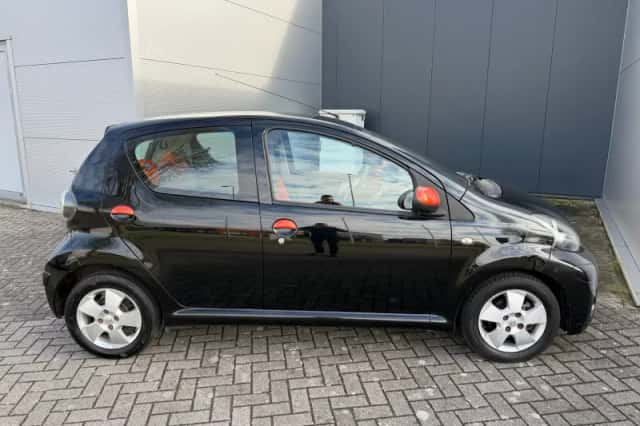 Toyota Aygo (2012) thumbnail 4