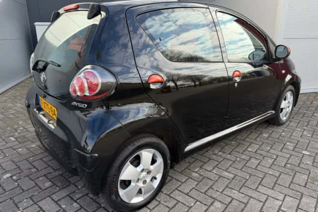 Toyota Aygo (2012) thumbnail 5