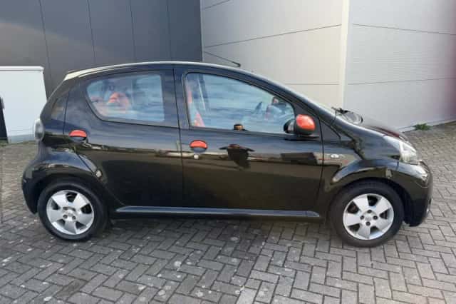 Toyota Aygo (2012) thumbnail 6
