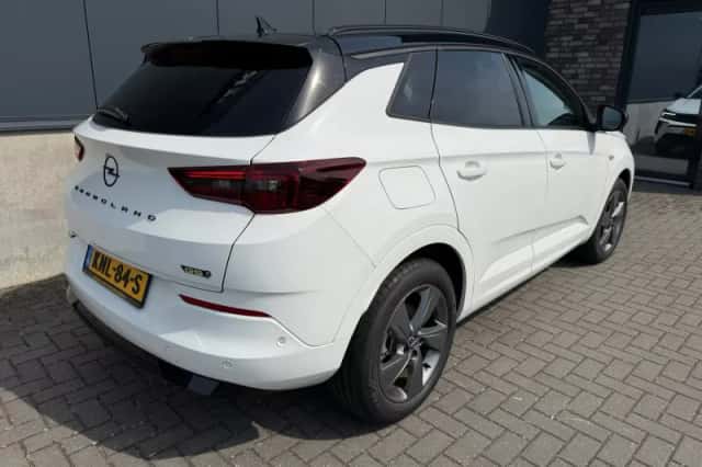 Opel Grandland (2023) thumbnail 2