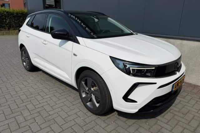 Opel Grandland (2023) thumbnail 3