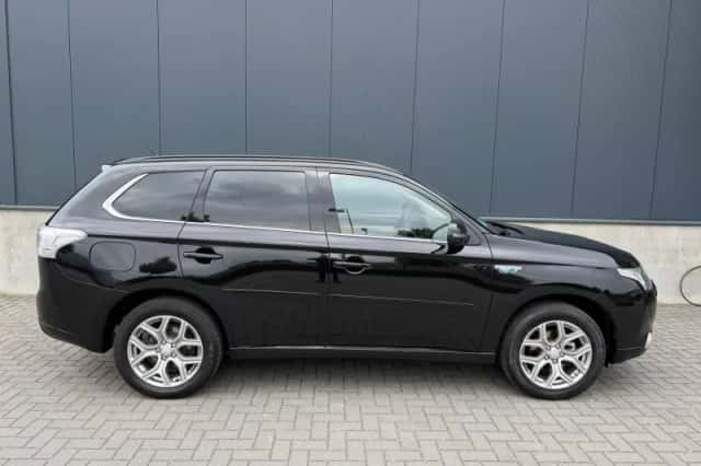 Mitsubishi Outlander (2014) thumbnail 1