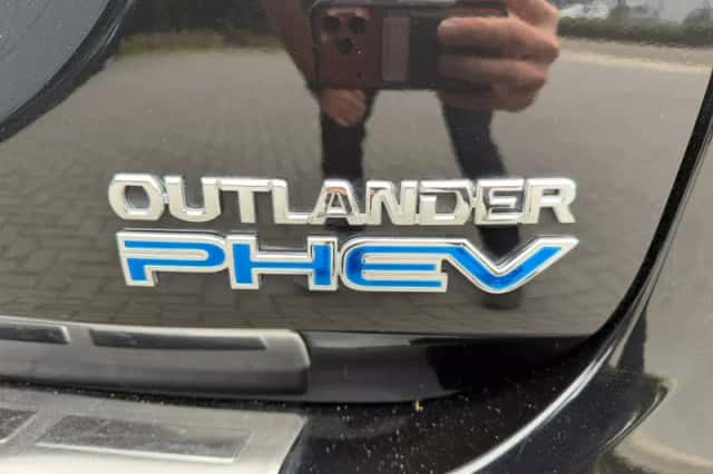 Mitsubishi Outlander (2014) thumbnail 3