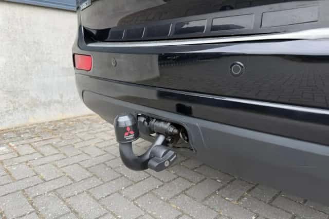 Mitsubishi Outlander (2014) thumbnail 4