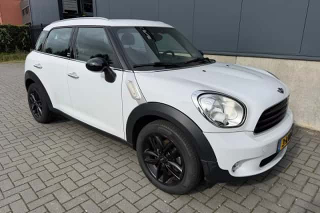 MINI Countryman (2013) thumbnail 3