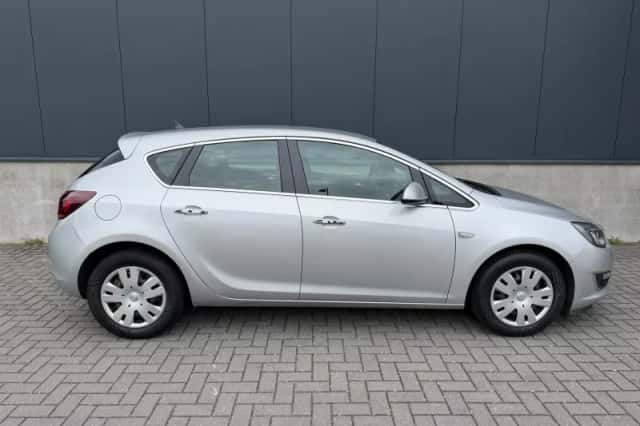 Opel Astra (2012) thumbnail 1