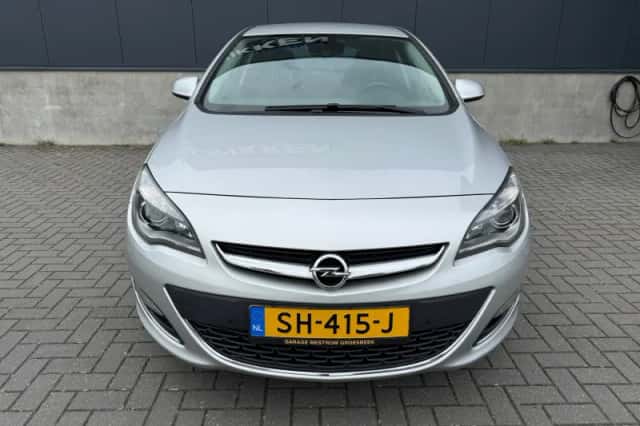 Opel Astra (2012) thumbnail 4