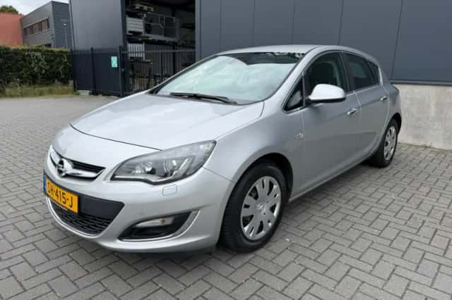 Opel Astra (2012) thumbnail 5