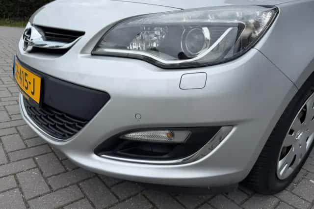 Opel Astra (2012) thumbnail 6