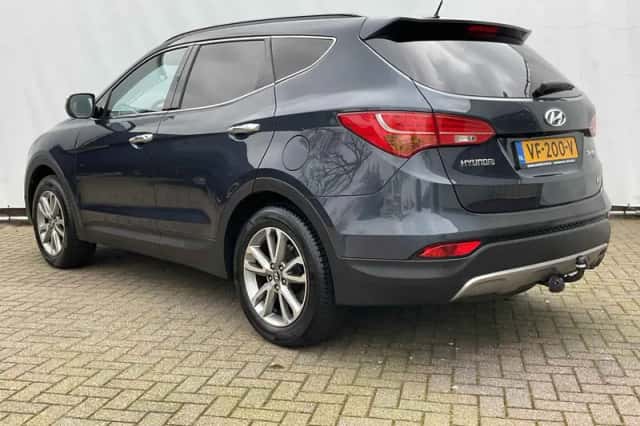 Hyundai Santa Fe (2013) thumbnail 2