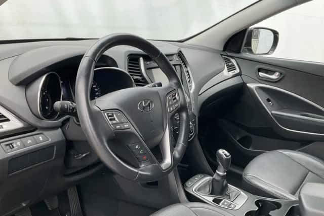Hyundai Santa Fe (2013) thumbnail 3