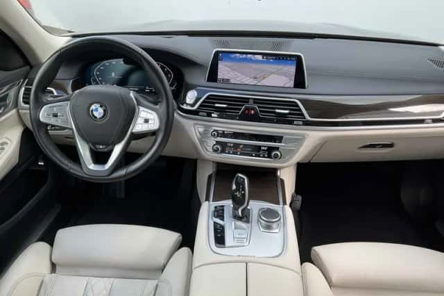 BMW 7-Serie (2020) thumbnail 3