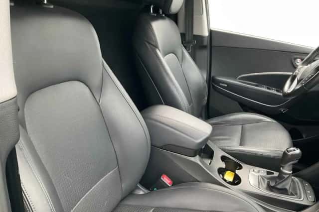 Hyundai Santa Fe (2013) thumbnail 4
