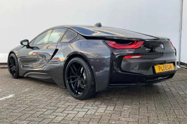 BMW i8 (2015) thumbnail 2