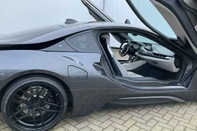 BMW i8 (2015) thumbnail 3