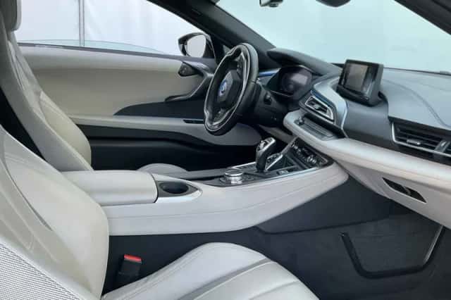 BMW i8 (2015) thumbnail 4