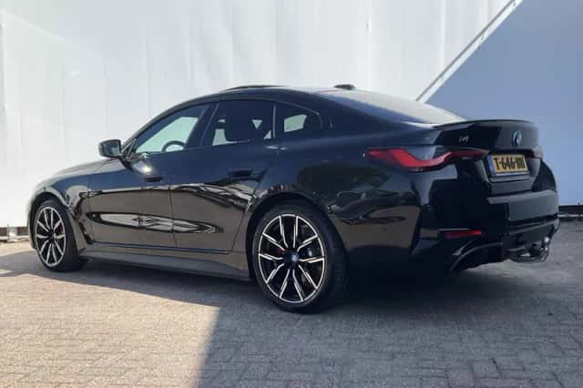 BMW i4 (2023) thumbnail 2