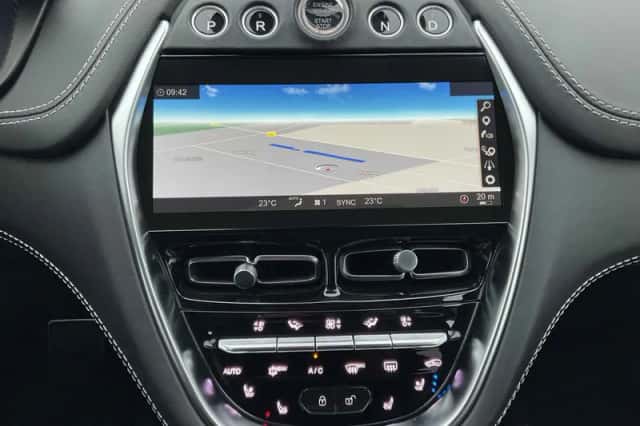 Aston Martin DBX (2020) thumbnail 5
