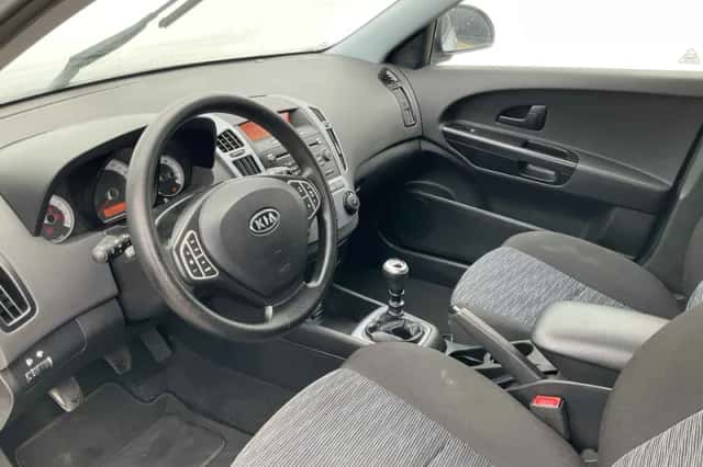 Kia Ceed (2009) thumbnail 4