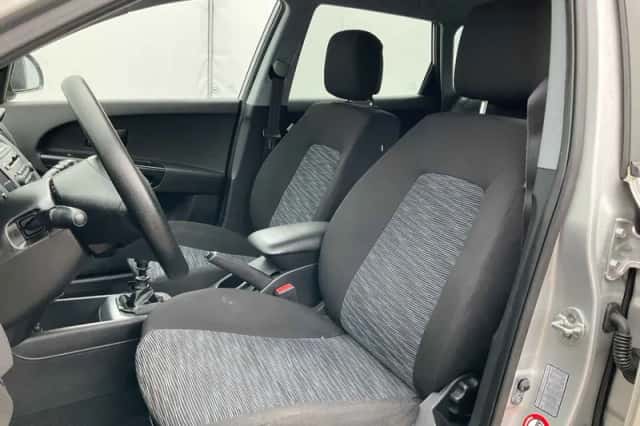 Kia Ceed (2009) thumbnail 5