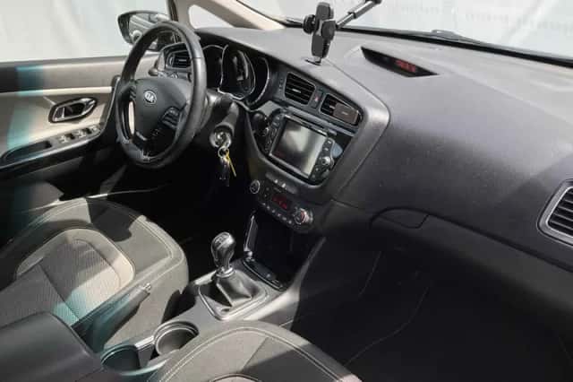 Kia Ceed (2015) thumbnail 3