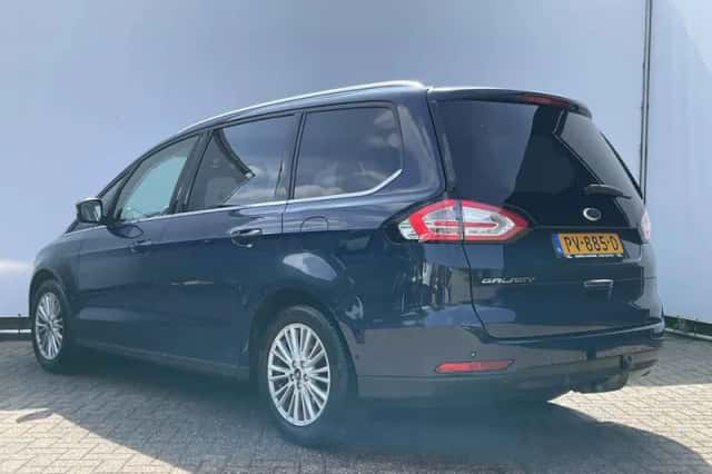 Ford Galaxy (2017) thumbnail 2