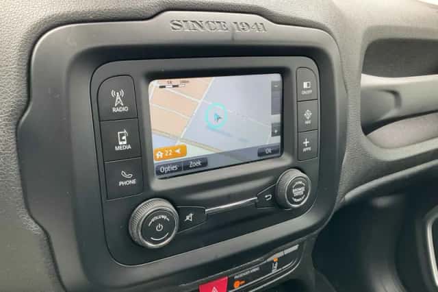 Jeep Renegade (2016) thumbnail 5