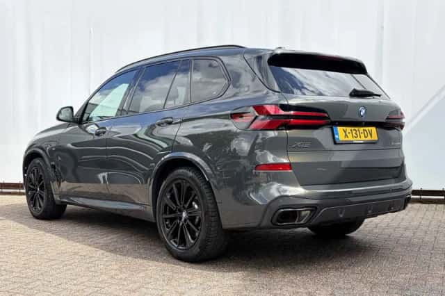 BMW X5 (2023) thumbnail 2