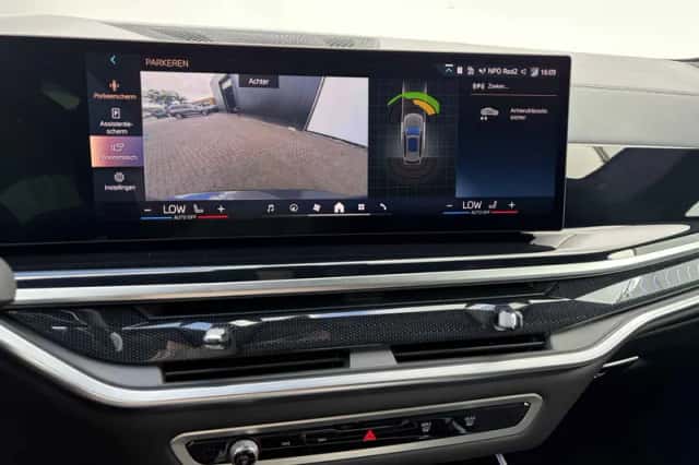 BMW X5 (2023) thumbnail 6