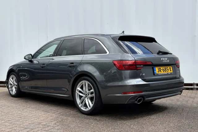 Audi A4 (2016) thumbnail 2