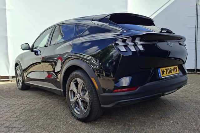 Ford Mustang Mach-E (2021) thumbnail 2
